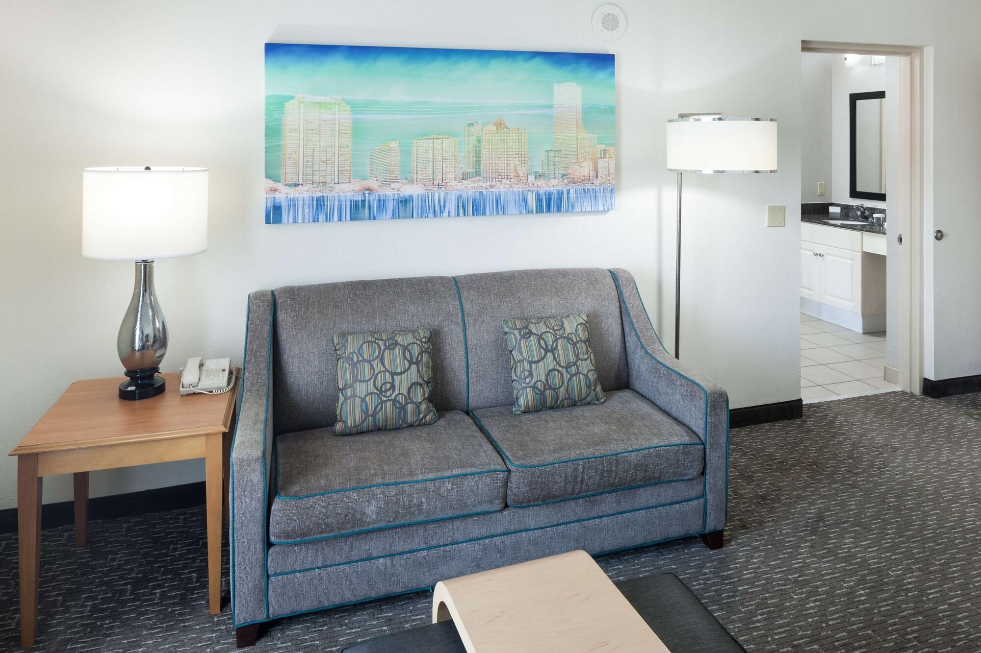 โฮมวูด สวีทส์ ไมอามี่ แอร์พอร์ต บลู ลาโก้ออน โฮเต็ล Hotel ภายนอก รูปภาพ