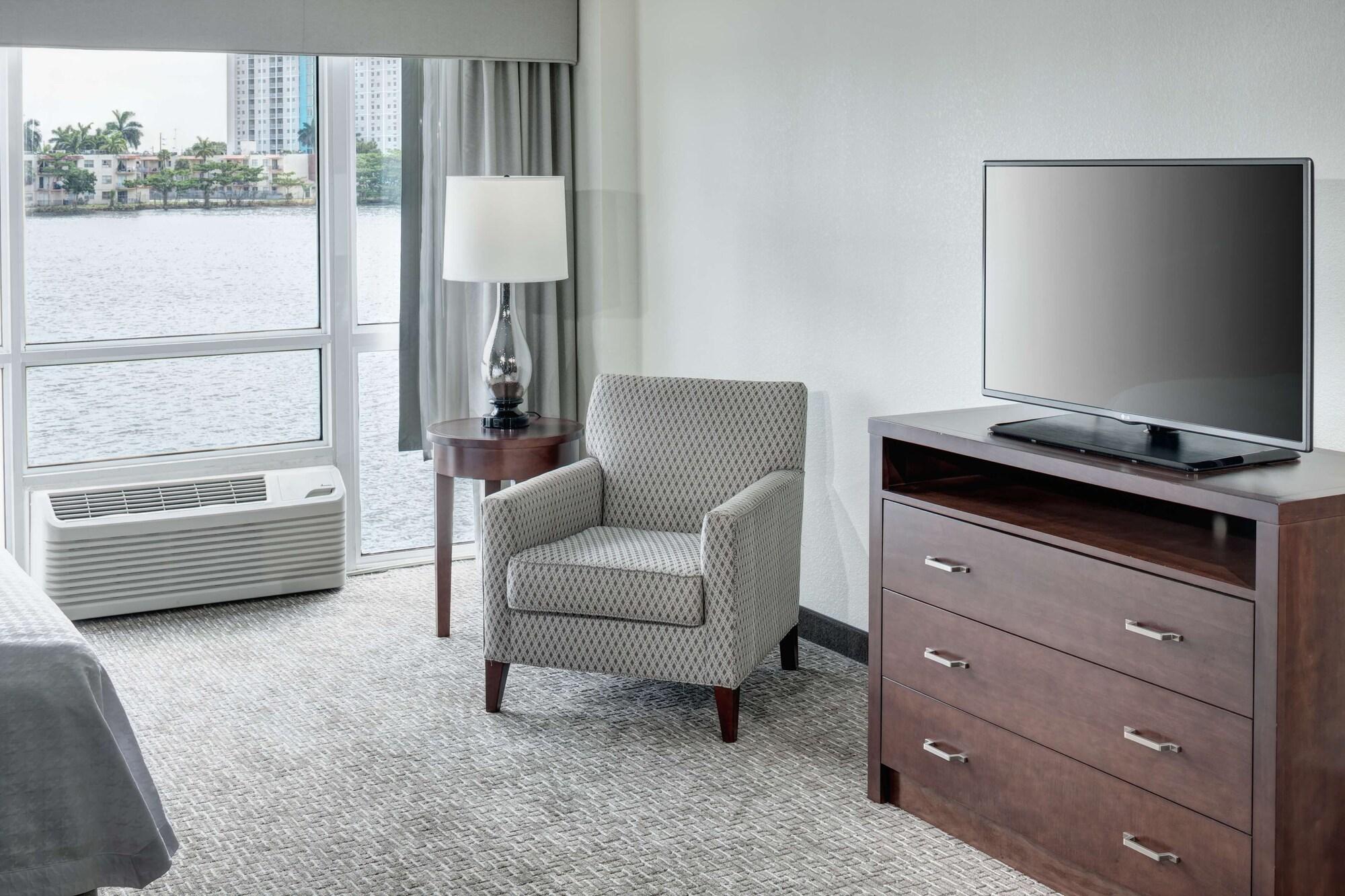 โฮมวูด สวีทส์ ไมอามี่ แอร์พอร์ต บลู ลาโก้ออน โฮเต็ล Hotel ภายนอก รูปภาพ