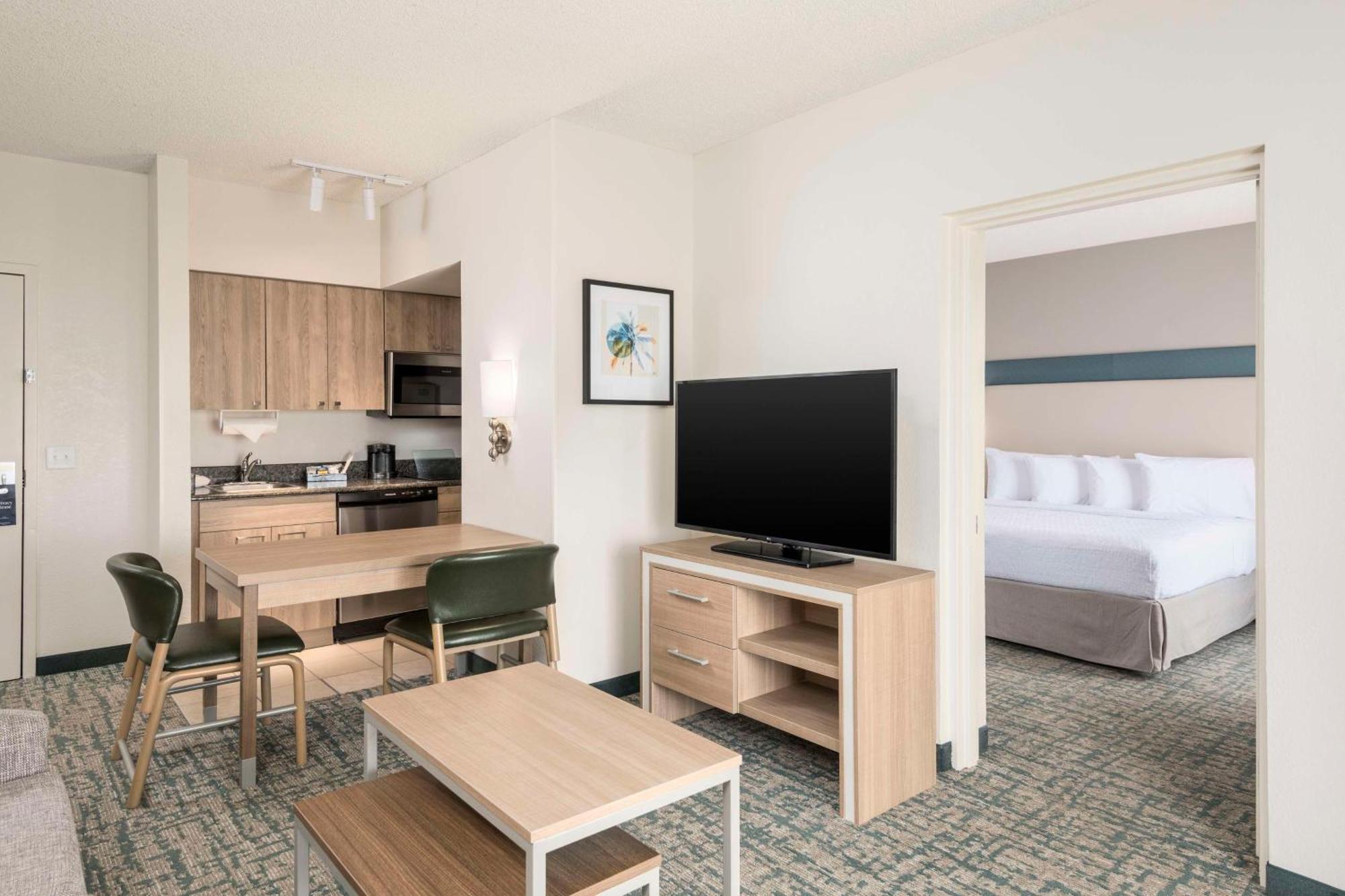 โฮมวูด สวีทส์ ไมอามี่ แอร์พอร์ต บลู ลาโก้ออน โฮเต็ล Hotel ภายนอก รูปภาพ