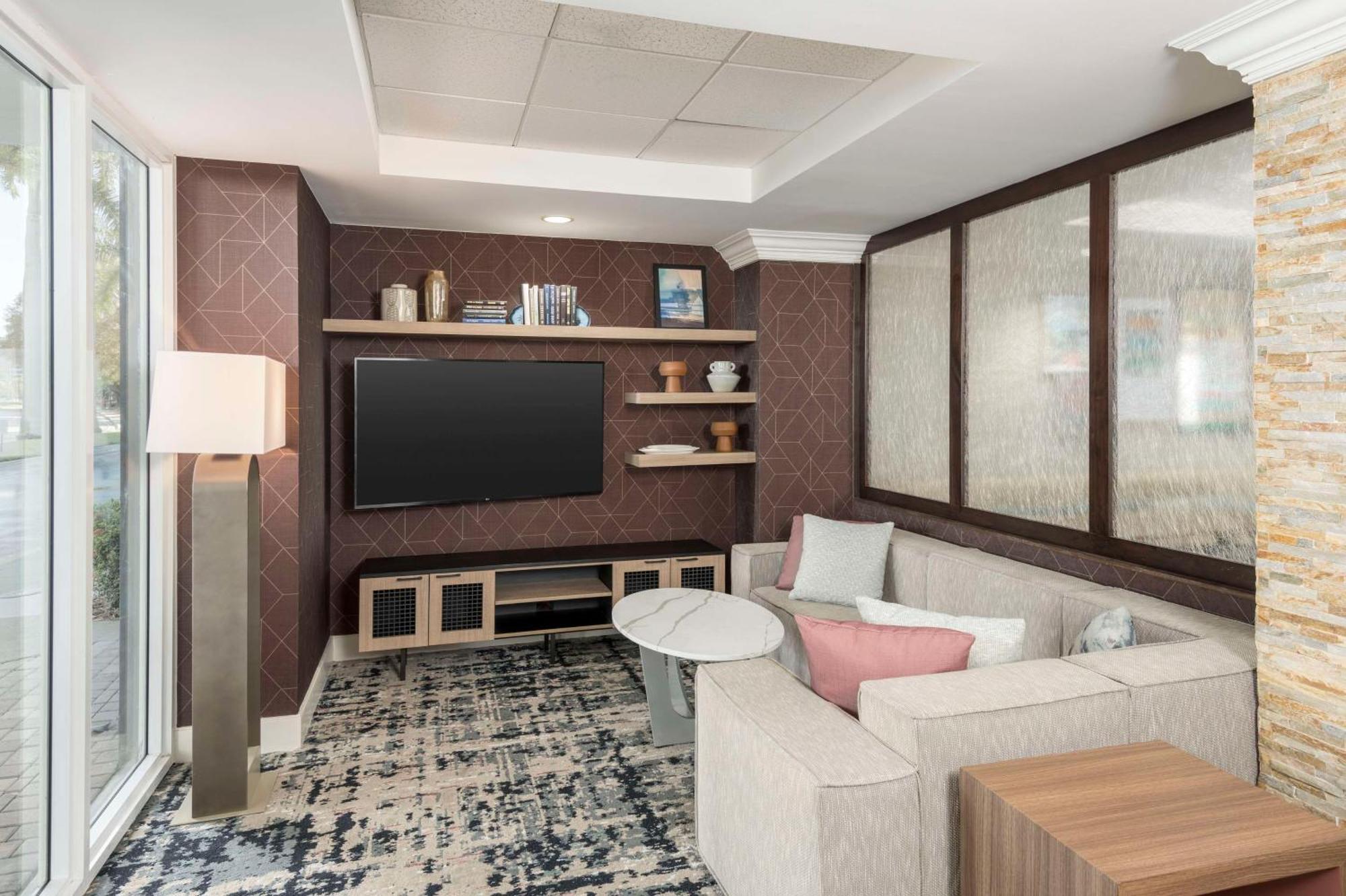 โฮมวูด สวีทส์ ไมอามี่ แอร์พอร์ต บลู ลาโก้ออน โฮเต็ล Hotel ภายนอก รูปภาพ