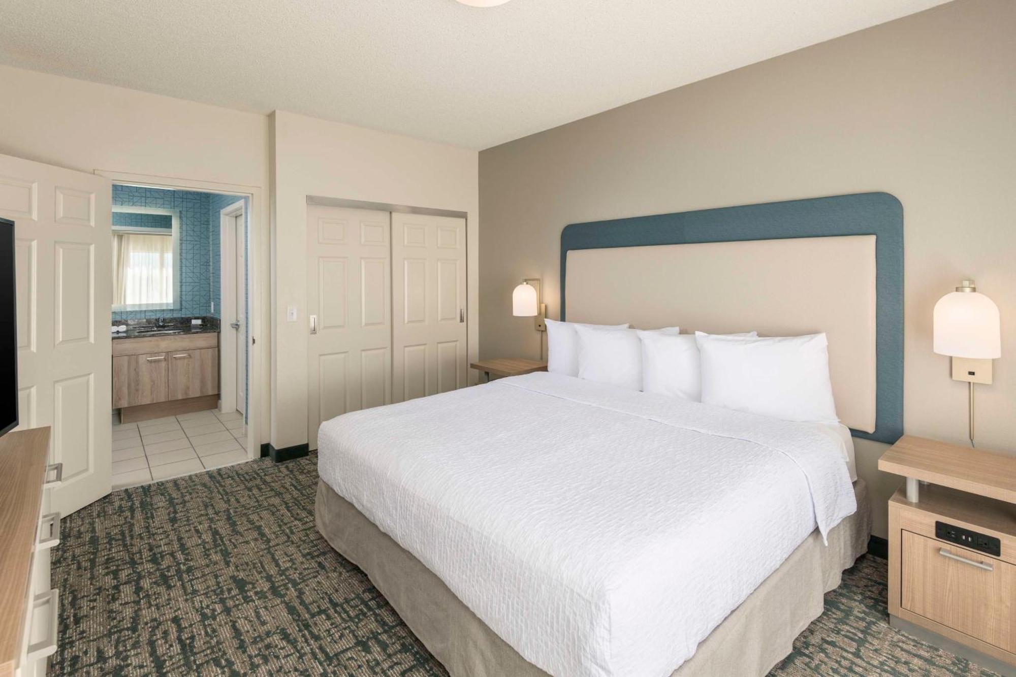 โฮมวูด สวีทส์ ไมอามี่ แอร์พอร์ต บลู ลาโก้ออน โฮเต็ล Hotel ภายนอก รูปภาพ