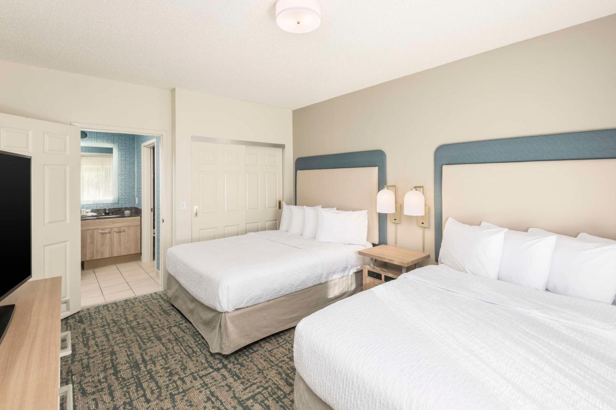 โฮมวูด สวีทส์ ไมอามี่ แอร์พอร์ต บลู ลาโก้ออน โฮเต็ล Hotel ภายนอก รูปภาพ