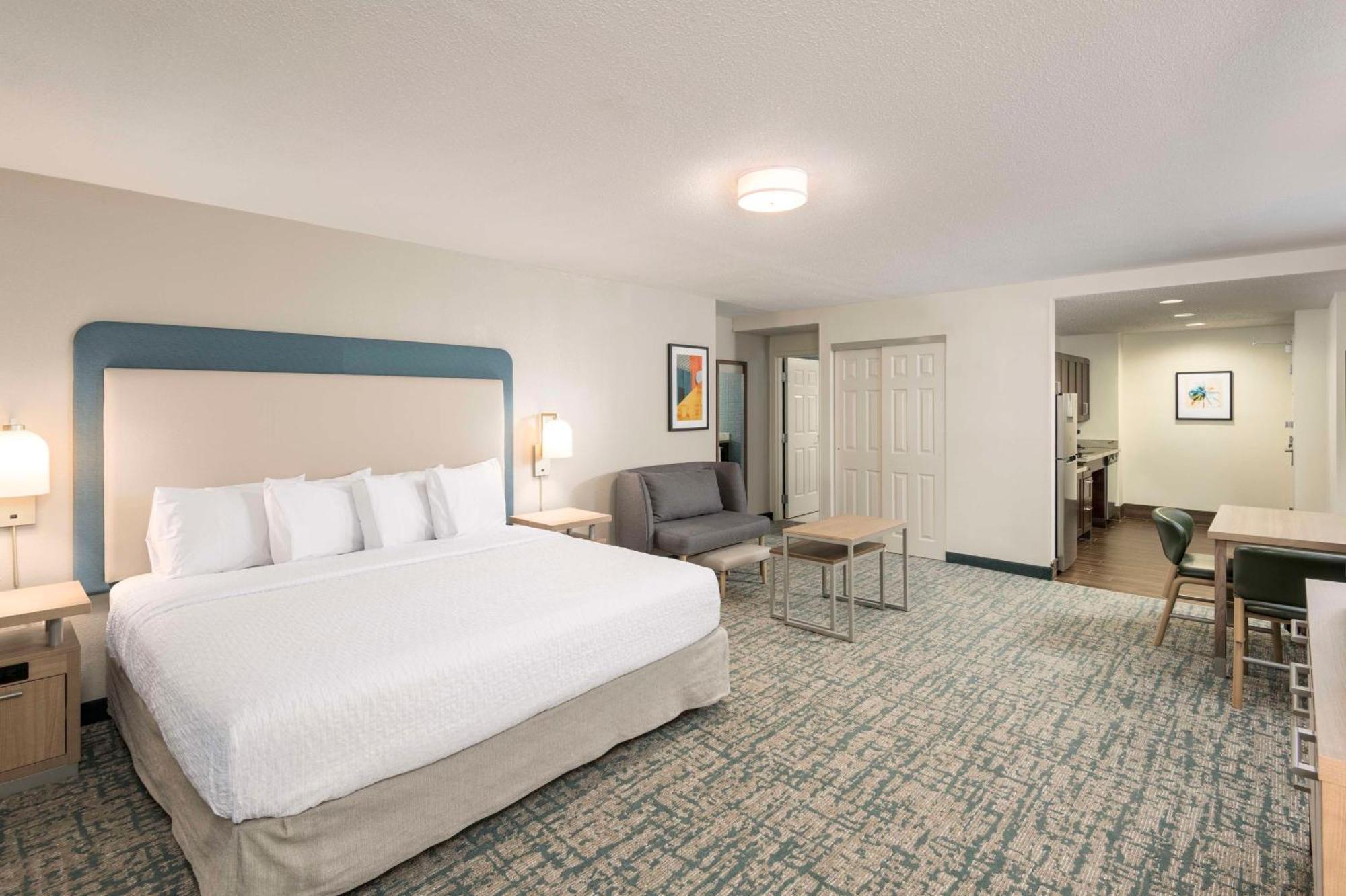 โฮมวูด สวีทส์ ไมอามี่ แอร์พอร์ต บลู ลาโก้ออน โฮเต็ล Hotel ภายนอก รูปภาพ