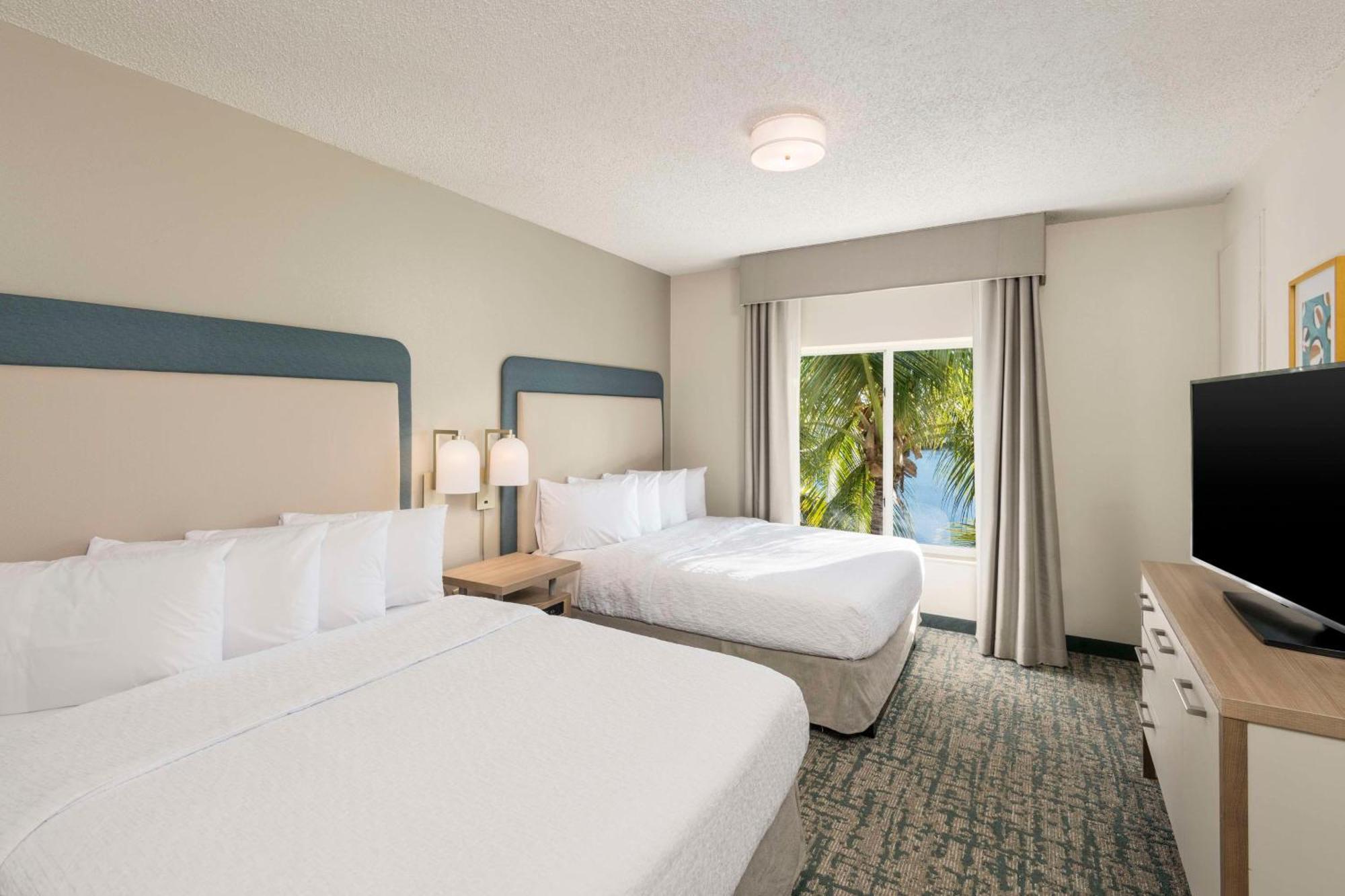 โฮมวูด สวีทส์ ไมอามี่ แอร์พอร์ต บลู ลาโก้ออน โฮเต็ล Hotel ภายนอก รูปภาพ