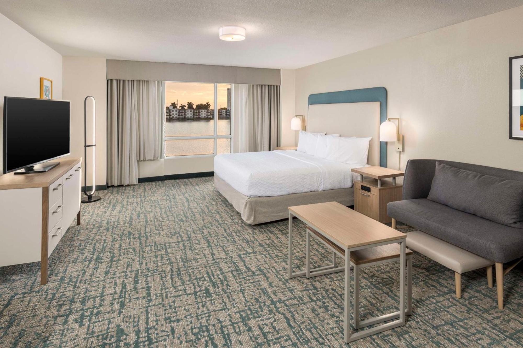 โฮมวูด สวีทส์ ไมอามี่ แอร์พอร์ต บลู ลาโก้ออน โฮเต็ล Hotel ภายนอก รูปภาพ